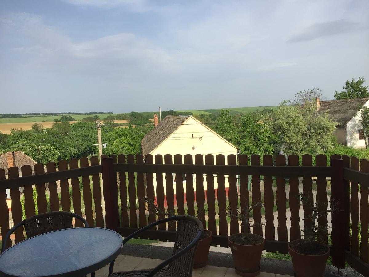 Baranya Apartman Ata Exterior photo